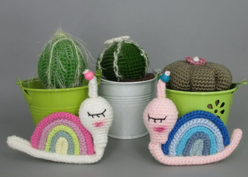 🐌 Amigurumi Caracol Arcoíris – Hecho a Mano