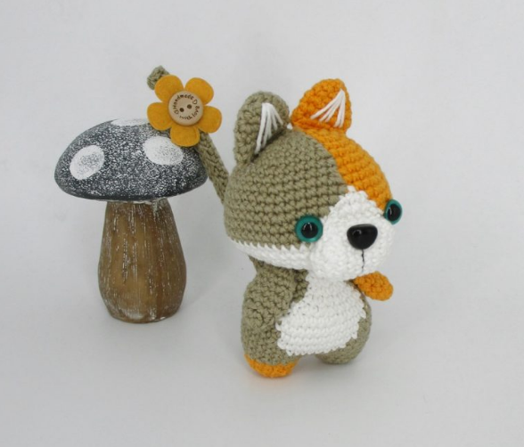 🐱 Amigurumi Gatito con Flor – Hecho a Mano