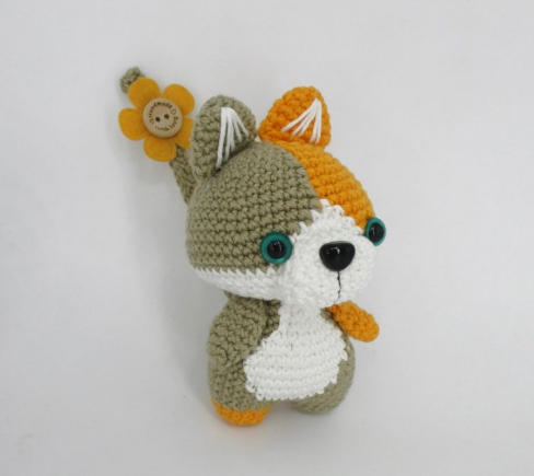 🐱 Amigurumi Gatito con Flor – Hecho a Mano
