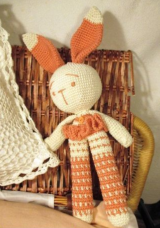 🐰 Conejito Orejas Largas Naranjo y Crema – Amigurumi Hecho a Mano