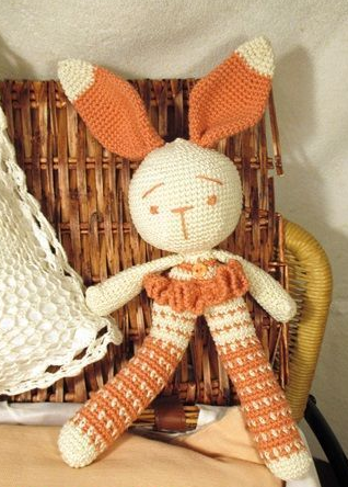 🐰 Conejito Orejas Largas Naranjo y Crema – Amigurumi Hecho a Mano