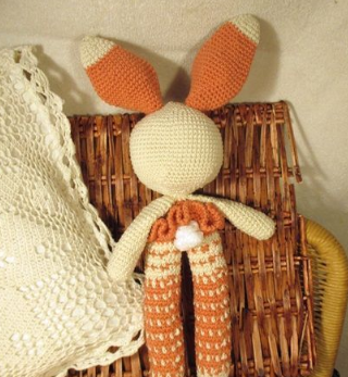 🐰 Conejito Orejas Largas Naranjo y Crema – Amigurumi Hecho a Mano