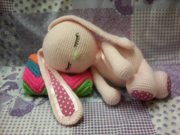 🐇 Conejito Rosa con Corazón – Amigurumi Hecho a Mano