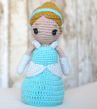 👑 Amigurumi Cenicienta – Hecho a Mano
