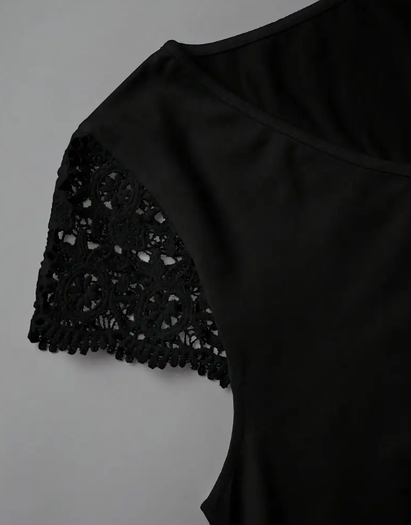 🖤 Blusa Cuello V con Mangas Encaje