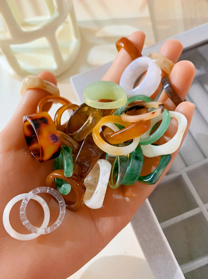Anillos de resina multicolor estilo bohemio - al azar