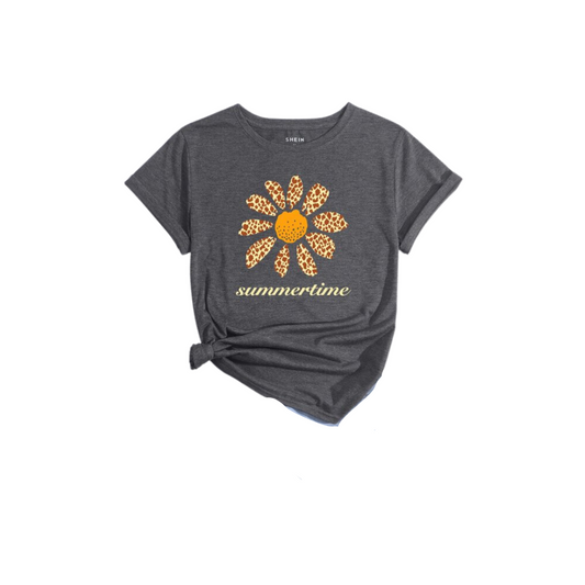 Camiseta Gris Oscuro con Estampado Floral y Letras
