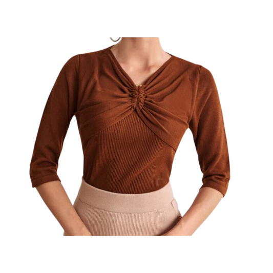 Blusa Marrón con Detalle de Anilla
