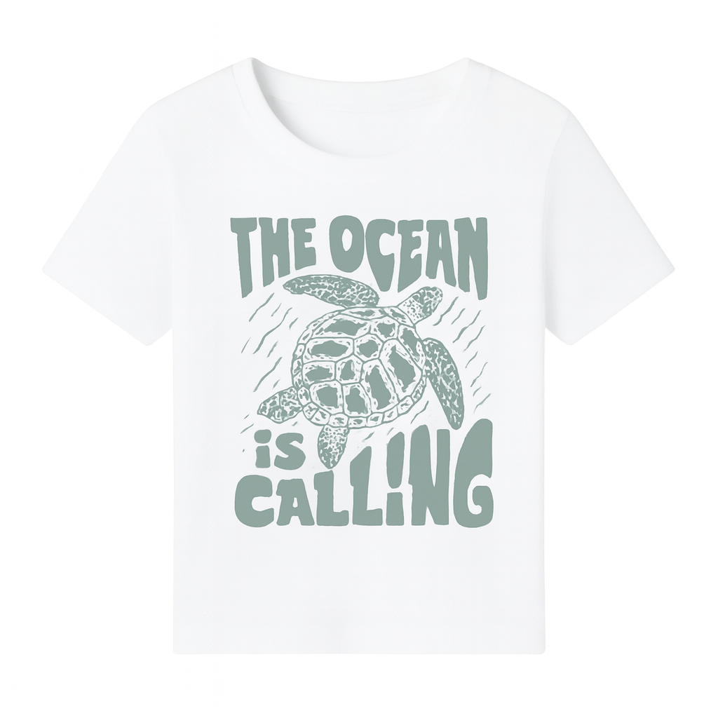 🐢 Camiseta Infantil – “The Ocean Is Calling