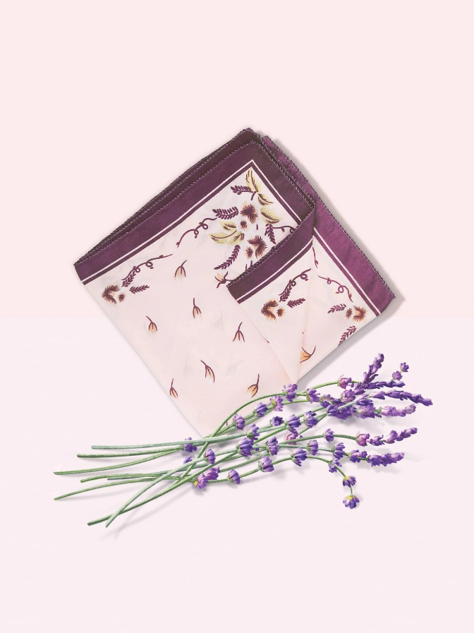 🌿 Pañuelo Seda – Diseño Botánico & Estilo Romántico