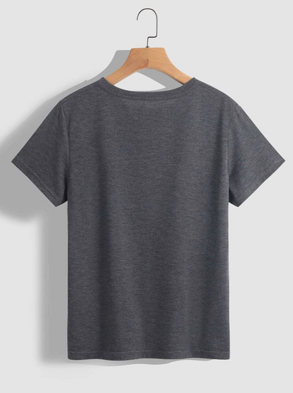Camiseta Gris Oscuro con Estampado Floral y Letras