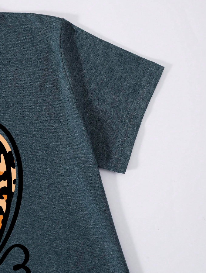 Camiseta con Estampado de Corazón y Leopardo