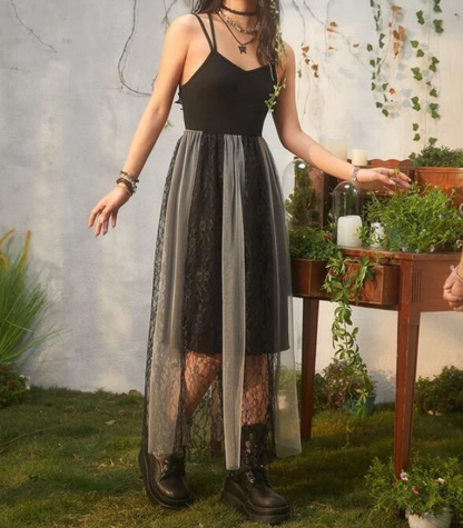 Vestido Largo con Encaje y Apliques de Mariposa - Negro