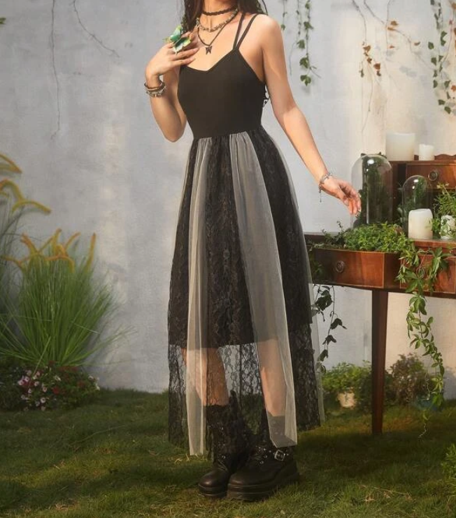 Vestido Largo con Encaje y Apliques de Mariposa - Negro