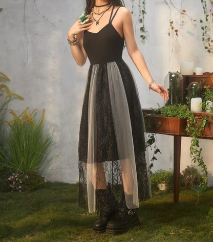 Vestido Largo con Encaje y Apliques de Mariposa - Negro