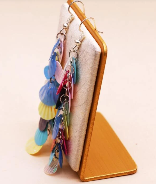 Pendientes Largos Multicolor con Detalle de Conchas