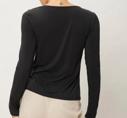 Blusa Negra con Fruncido