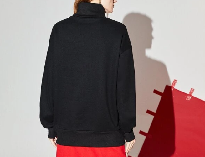 Sudadera Casual - Negro con Letras y Flecos