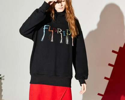 Sudadera Casual - Negro con Letras y Flecos