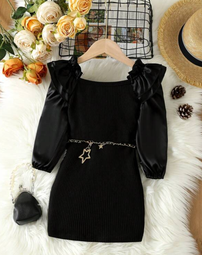 Vestido Negro Elegante con Detalles de Volante