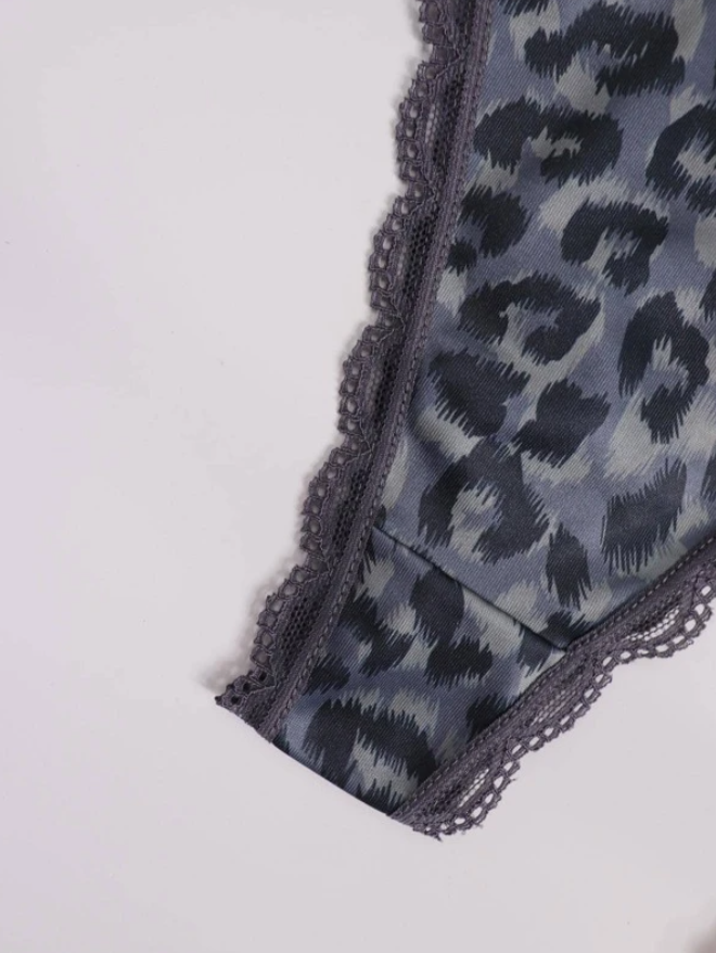 Tanga Gris Oscuro con Estilo Casual y Encaje Contraste