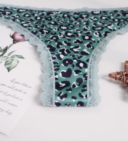 Tanga Multicolor con Detalles de Encaje y Diseño Dulce