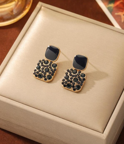 Pendientes Elegantes con Detalles Negros