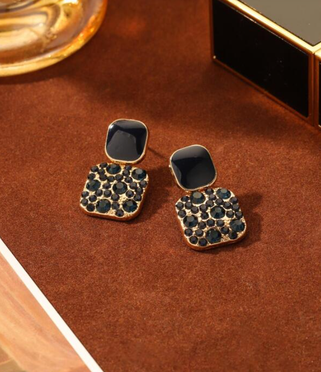 Pendientes Elegantes con Detalles Negros