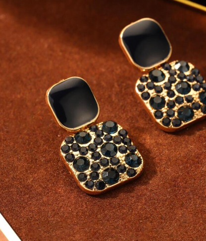 Pendientes Elegantes con Detalles Negros