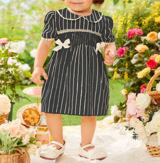 Vestido de Niña con Volante y Fruncido en Color Negro