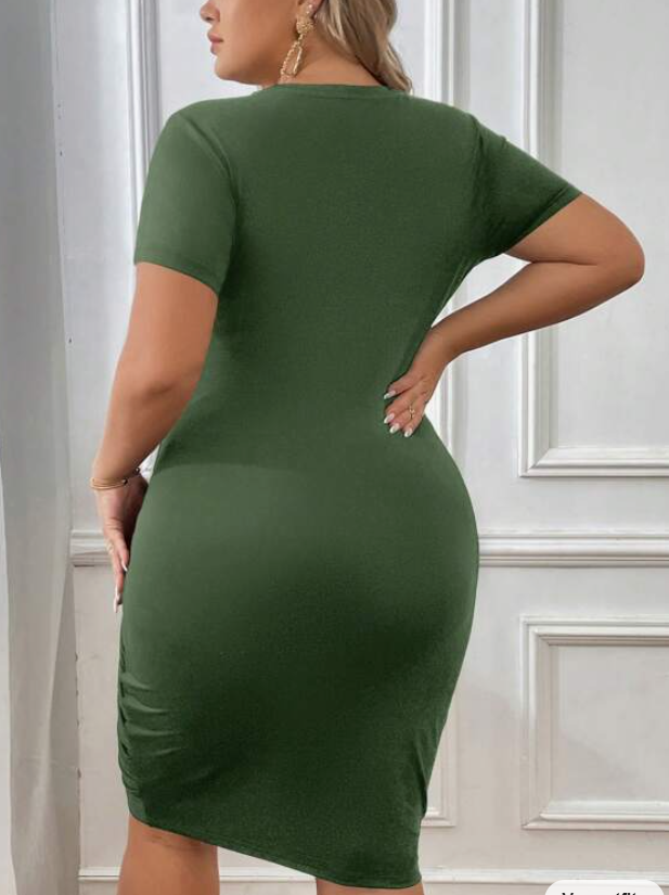 Vestido Corto Verde Militar con Diseño Fruncido ✨