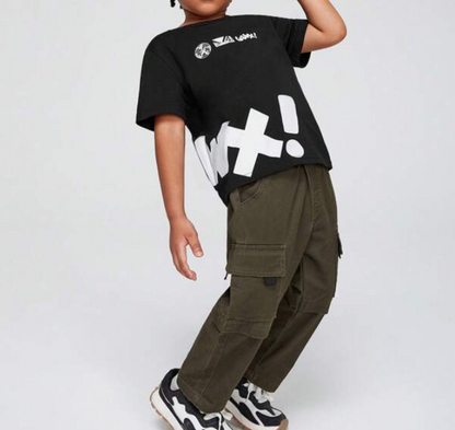 Camiseta Negra Casual para Niño con Estampado de Letras ⚡🖤