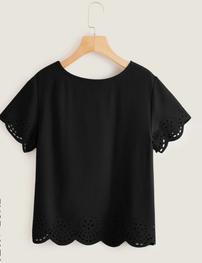 Blusa Negra con Detalle de Bordado y Manga Cortada ✨