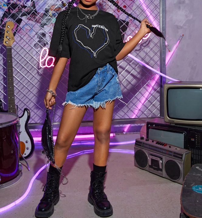 🖤 Polera Oversized con Diseño de Corazón y Frase