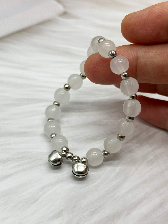 Pulsera de Acero de Titanio con Detalles Blancos