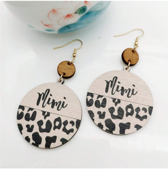 🌿 Aros de Madera "Mimi" con Estampado Animal Print – Estilo Original y Artesanal