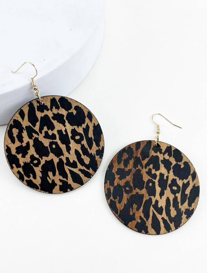 🐆 Pendientes Redondos Estampado Leopardo – ¡Actitud salvaje y con estilo!