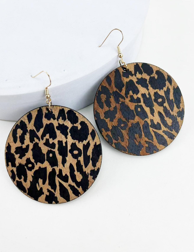 🐆 Pendientes Redondos Estampado Leopardo – ¡Actitud salvaje y con estilo!