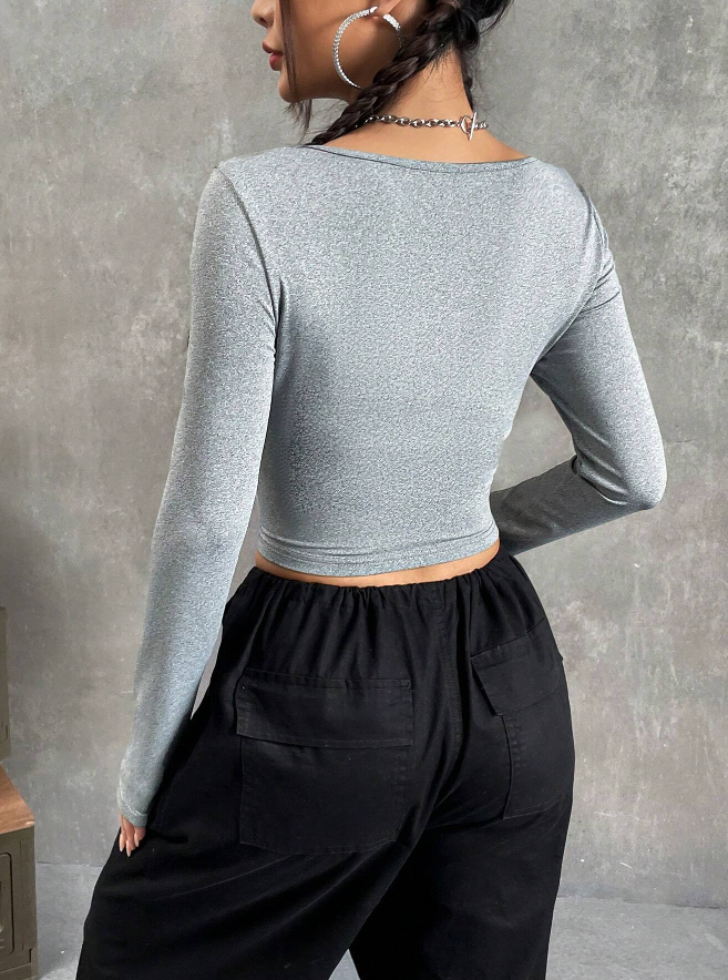 🚗 Camiseta Crop con Estampado de Coche y Slogan