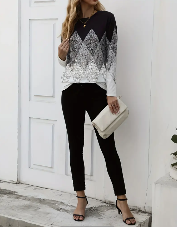 🖤 Camiseta con Cuello Redondo y Estampado de Argyle