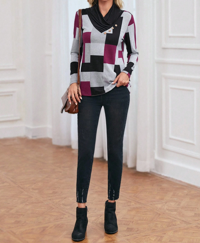 🟥 Camiseta con Estampado Geométrico y Diseño de Botón