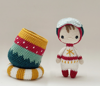 Astronauta Amigurumi con Cápsula – Juguete decorativo hecho a mano 🚀