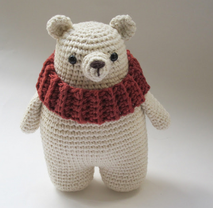 🐻 Osito Polar con Cuello – Amigurumi Invierno Hecho a Mano