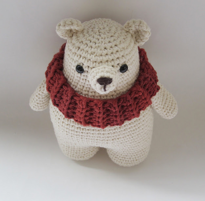 🐻 Osito Polar con Cuello – Amigurumi Invierno Hecho a Mano