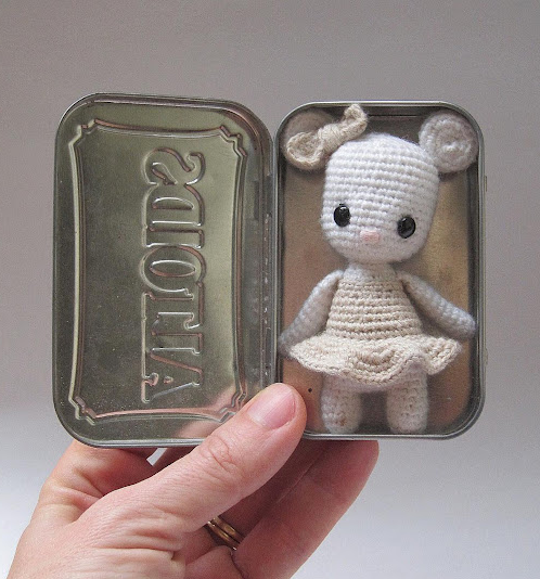 🐭✨ Mini Muñeca Ratona – Amigurumi de Bolsillo Hecho a Mano