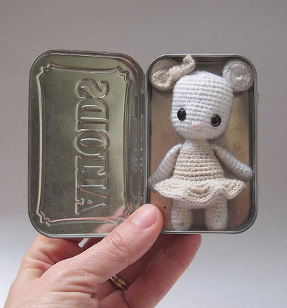 🐭✨ Mini Muñeca Ratona – Amigurumi de Bolsillo Hecho a Mano