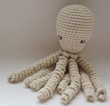 🐙✨ Pulpo Minimalista – Amigurumi Hecho a Mano