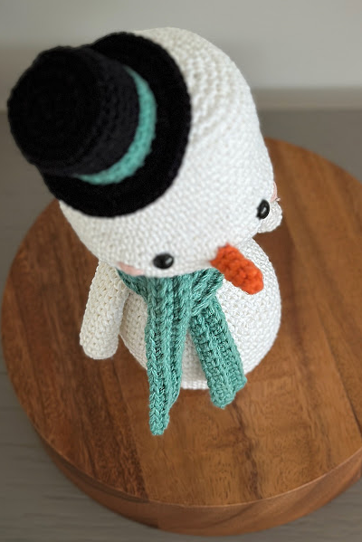 ⛄ Muñeco de Nieve con Bufanda Colores  – Amigurumi Hecho a Mano