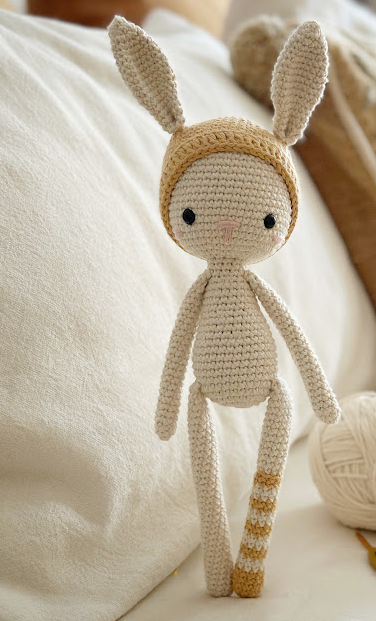 🐰 Conejito con Gorro Mostaza – Amigurumi Hecho a Mano