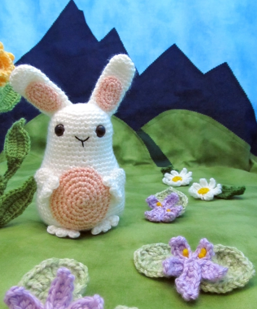 🐇 Conejito Blanco con Pancita Rosada – Amigurumi Hecho a Mano